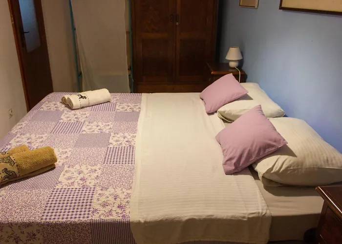 Divna Apartments And Rooms