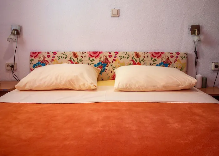 Divna Apartments And Rooms
