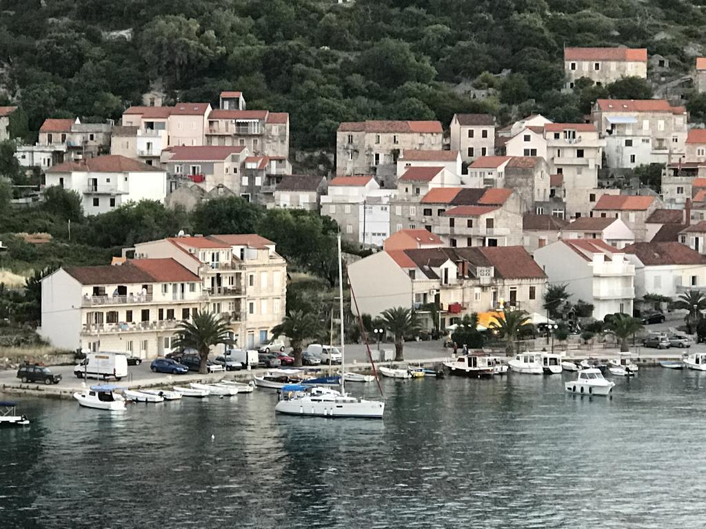 Divna And * Račišće