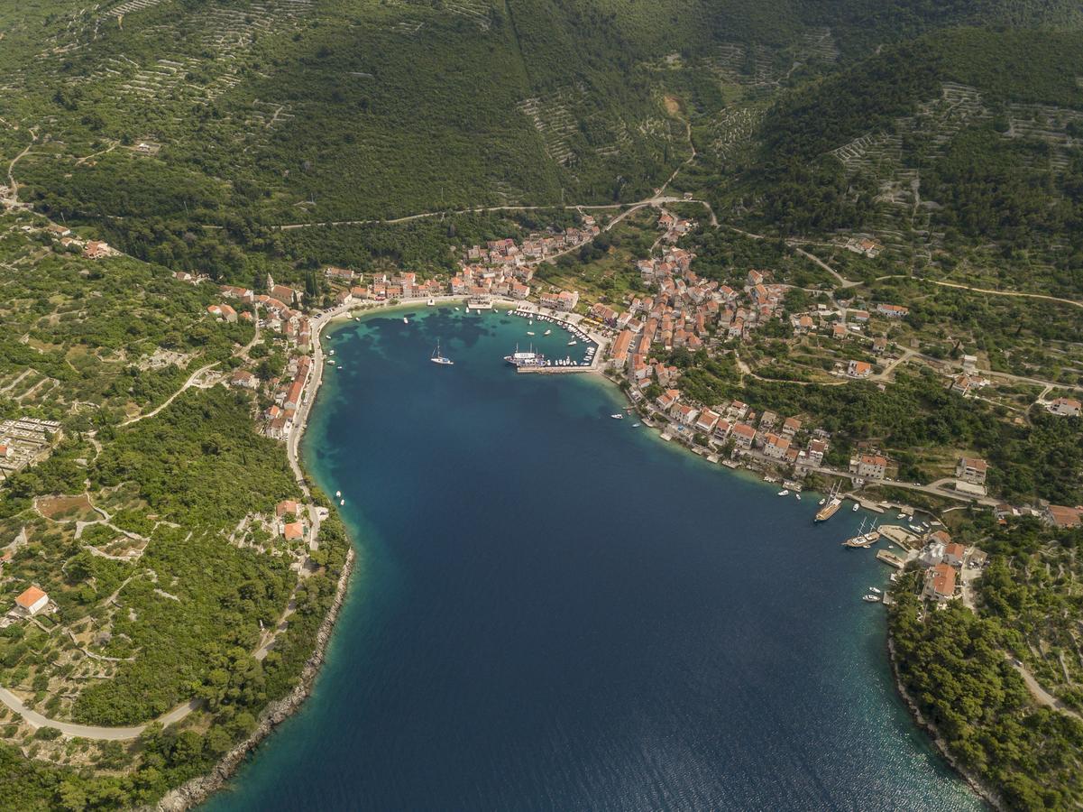 Divna And * Račišće