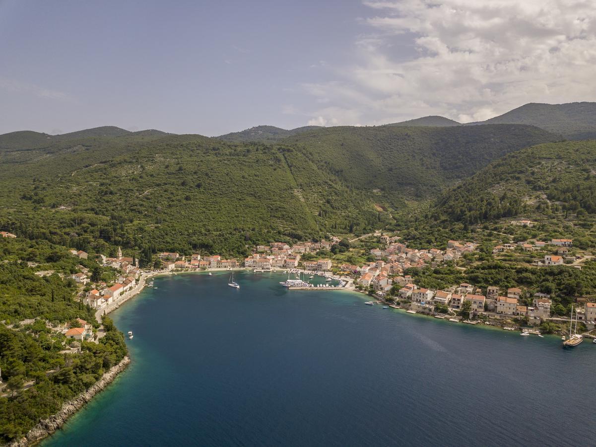 Divna And * Račišće