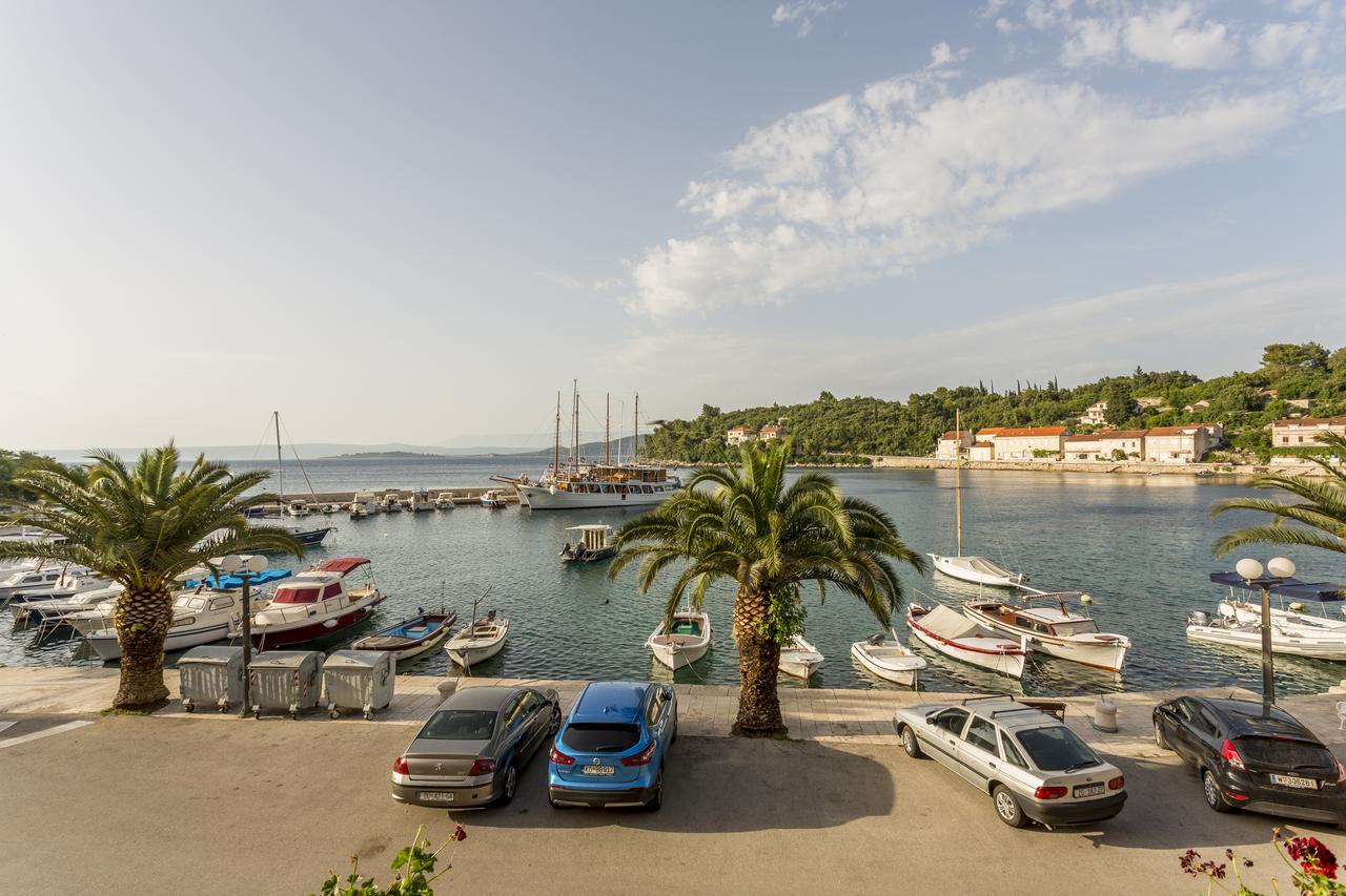 Divna And * Račišće